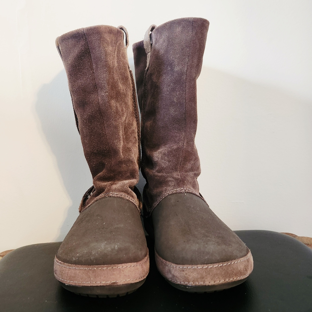 Crocs Mid-Calf Suede Boots Women's size 8